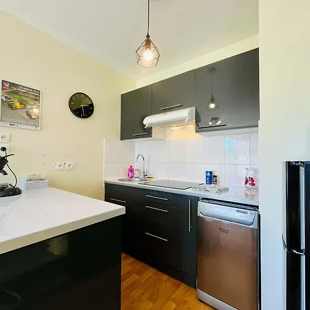 Le Petit Podium Cozy Ground Floor דירה קרנטן